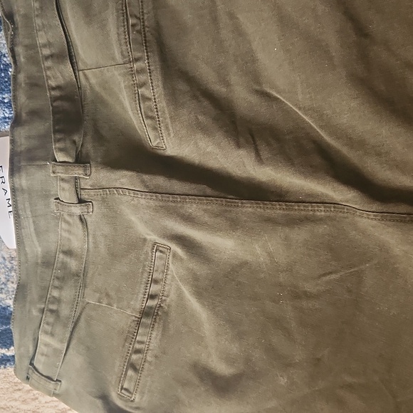 FRAME Cinched High Rise Short - Picture 3 of 7